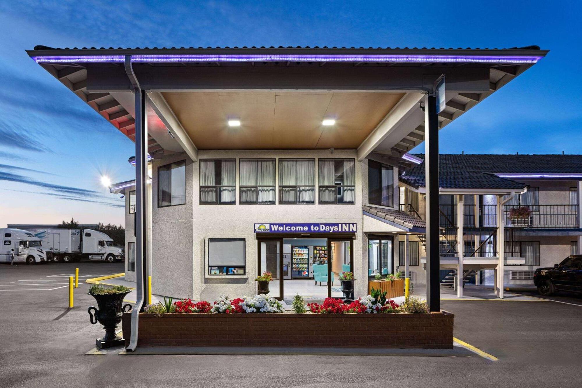 Days Inn By Wyndham Lakewood South Tacoma Exterior foto